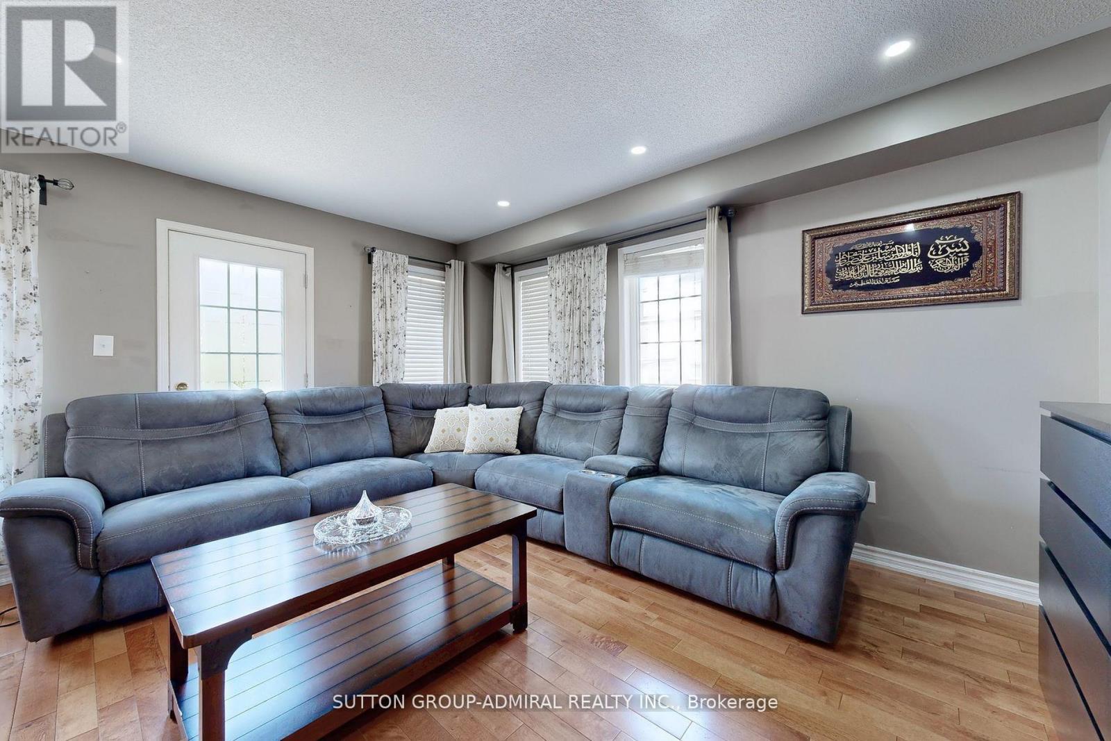 50 Jim Baird Mews, Toronto, ON - Indoor Photo Showing Living Room