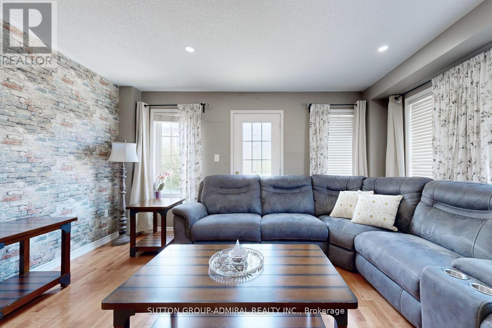 50 Jim Baird Mews, Toronto, ON - Indoor Photo Showing Living Room