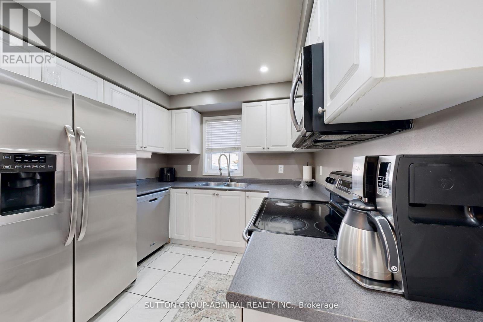 50 Jim Baird Mews, Toronto, ON - Indoor Photo Showing Kitchen With Double Sink