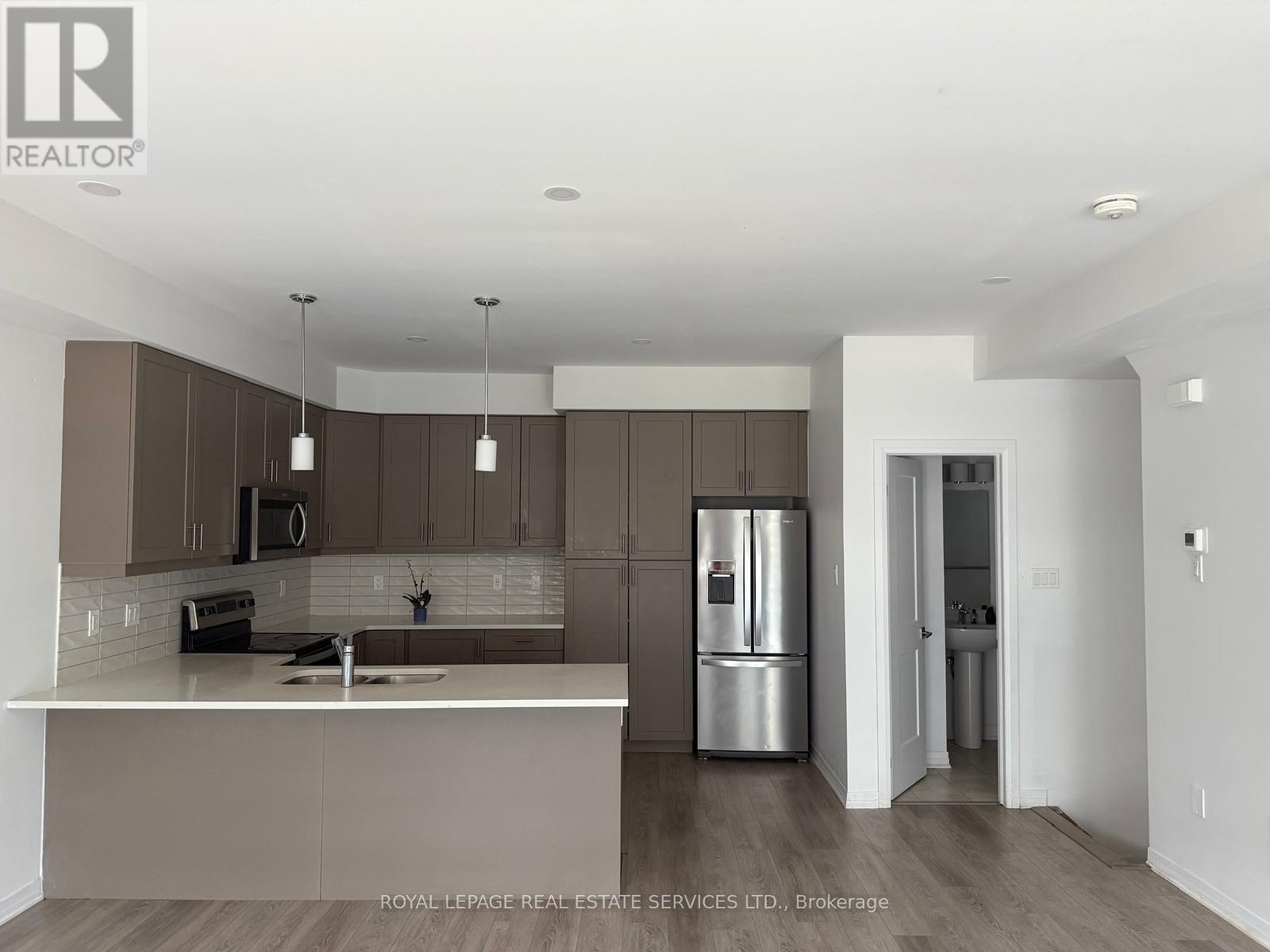70 - 51 Sparrow Avenue, Cambridge, ON - Indoor Photo Showing Kitchen With Stainless Steel Kitchen