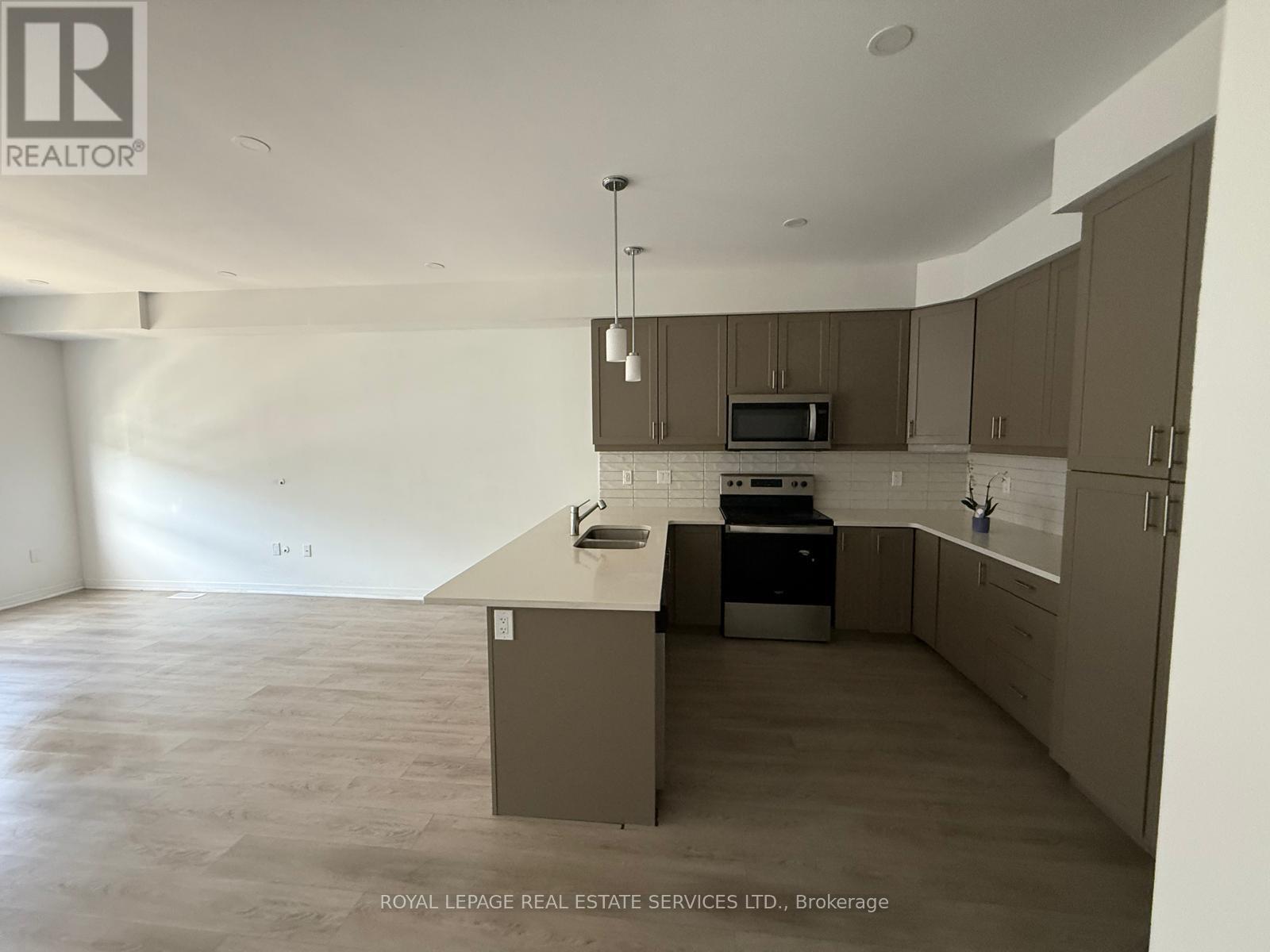 70 - 51 Sparrow Avenue, Cambridge, ON - Indoor Photo Showing Kitchen With Double Sink
