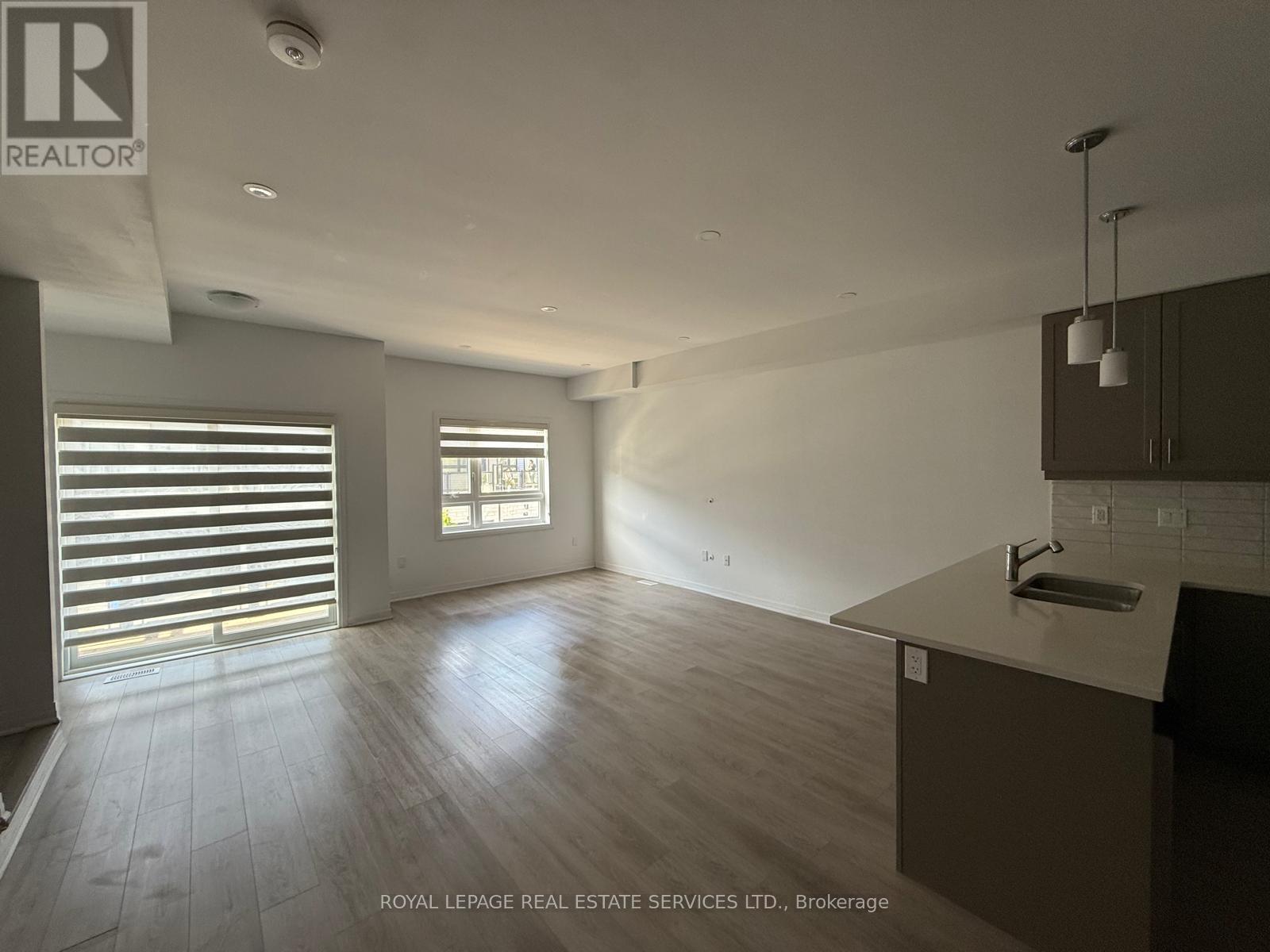70 - 51 Sparrow Avenue, Cambridge, ON - Indoor Photo Showing Kitchen With Double Sink