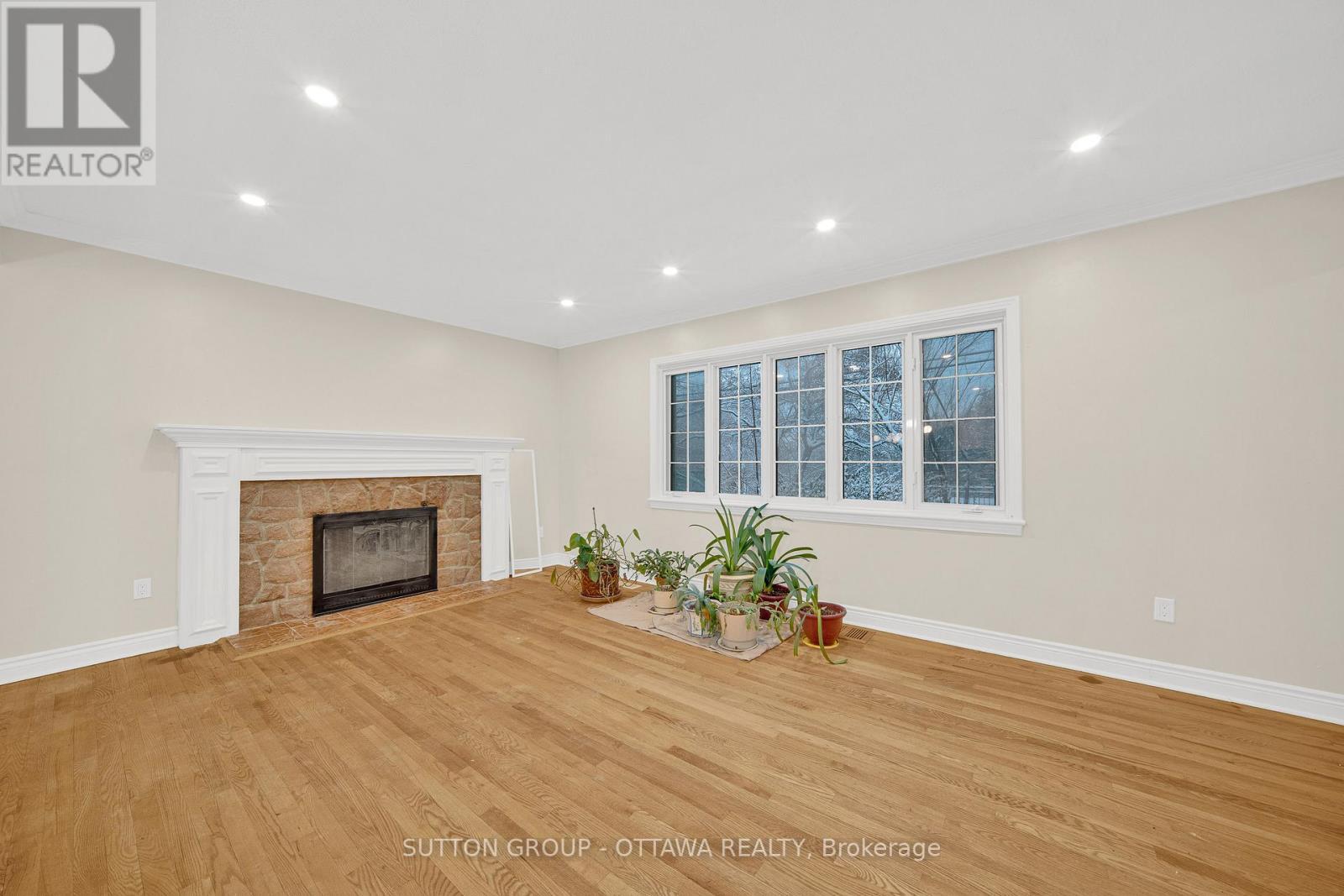 661 Blair Road, Ottawa, ON - Indoor Photo Showing Living Room With Fireplace