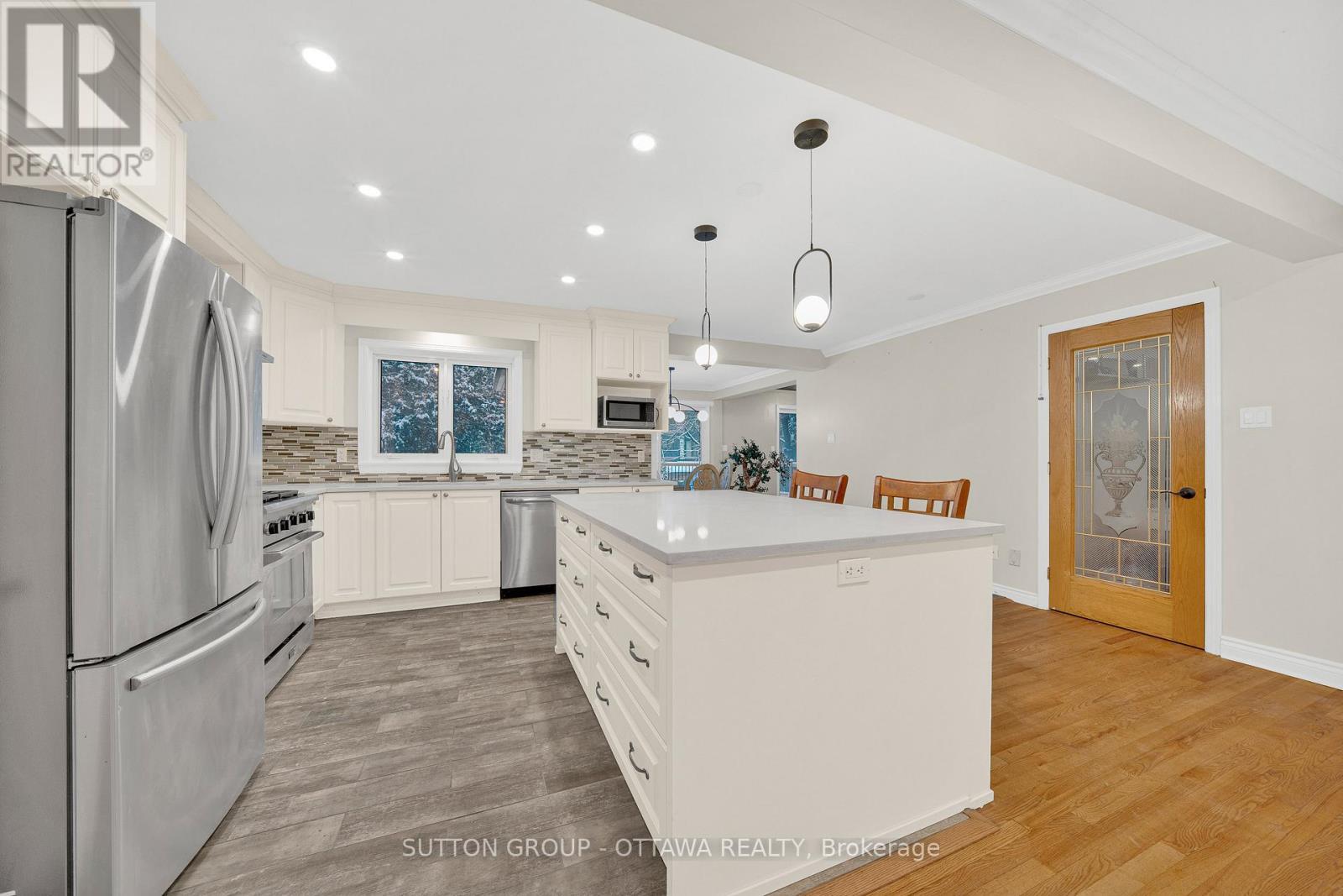 661 Blair Road, Ottawa, ON - Indoor Photo Showing Kitchen With Upgraded Kitchen