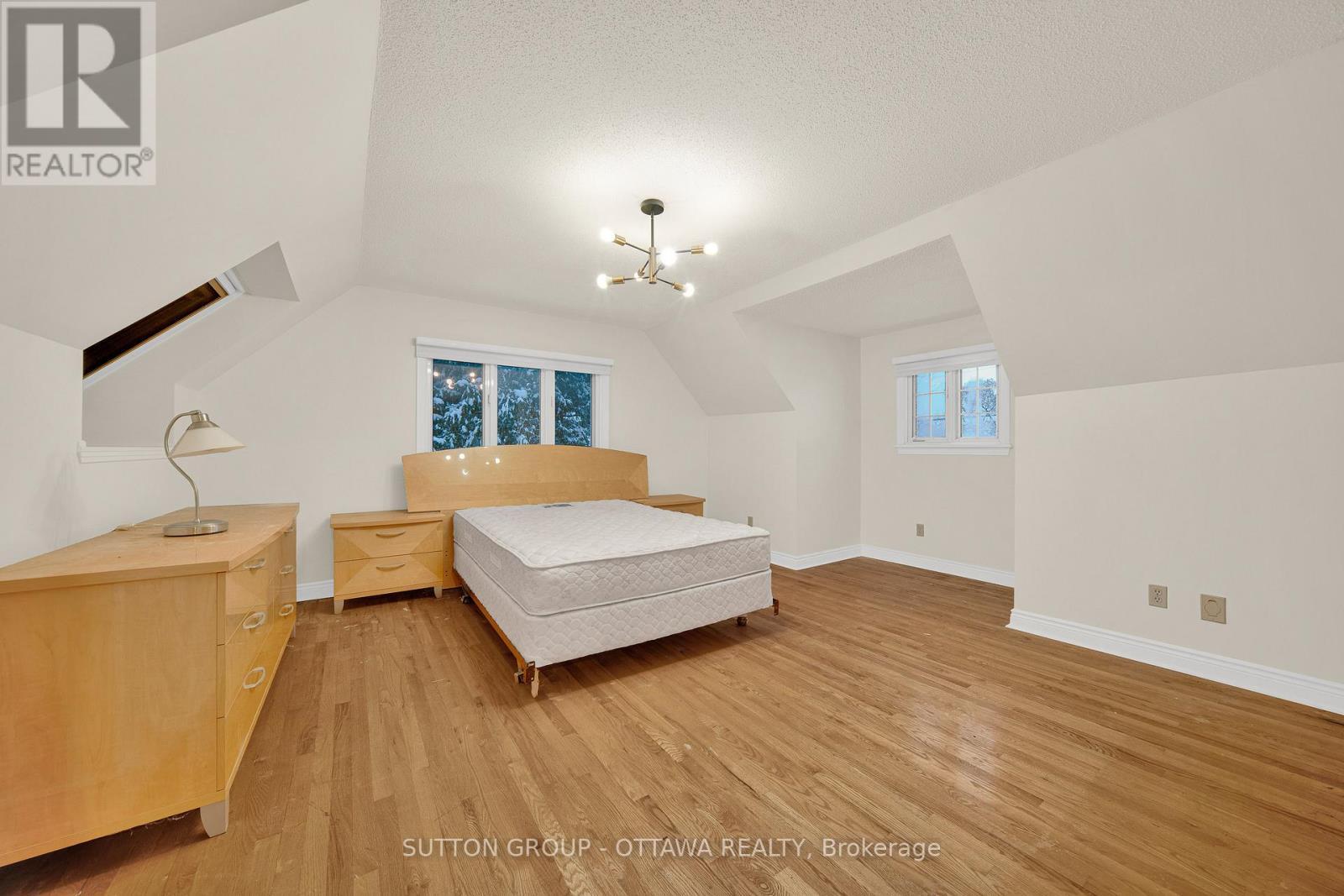 661 Blair Road, Ottawa, ON - Indoor Photo Showing Bedroom
