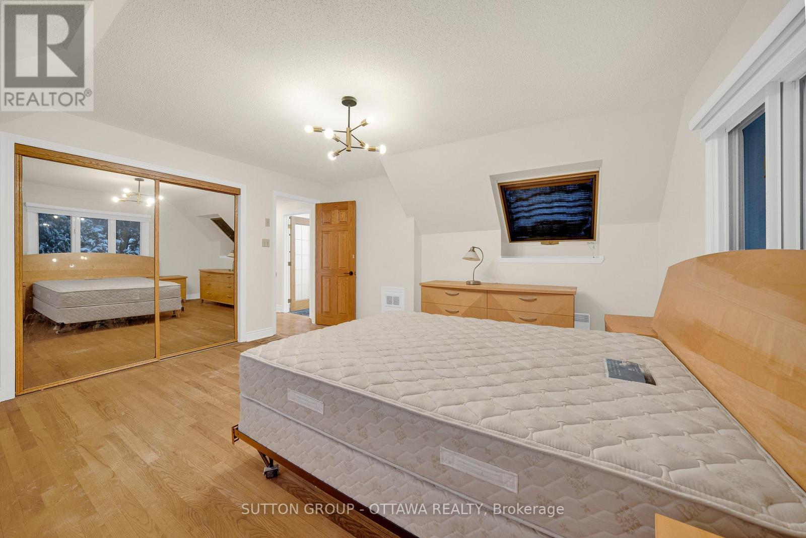 661 Blair Road, Ottawa, ON - Indoor Photo Showing Bedroom