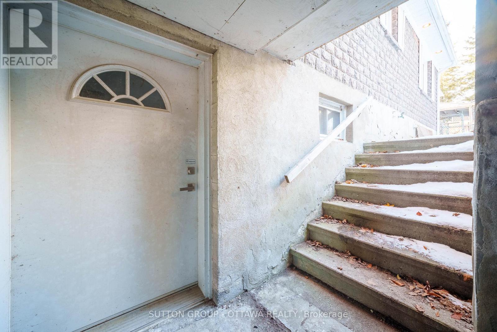 661 Blair Road, Ottawa, ON - Photo Showing Other Room