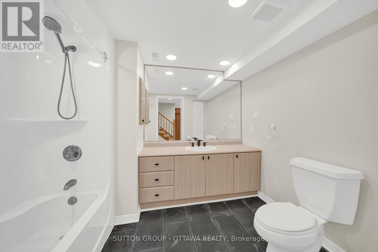 661 Blair Road, Ottawa, ON - Indoor Photo Showing Bathroom