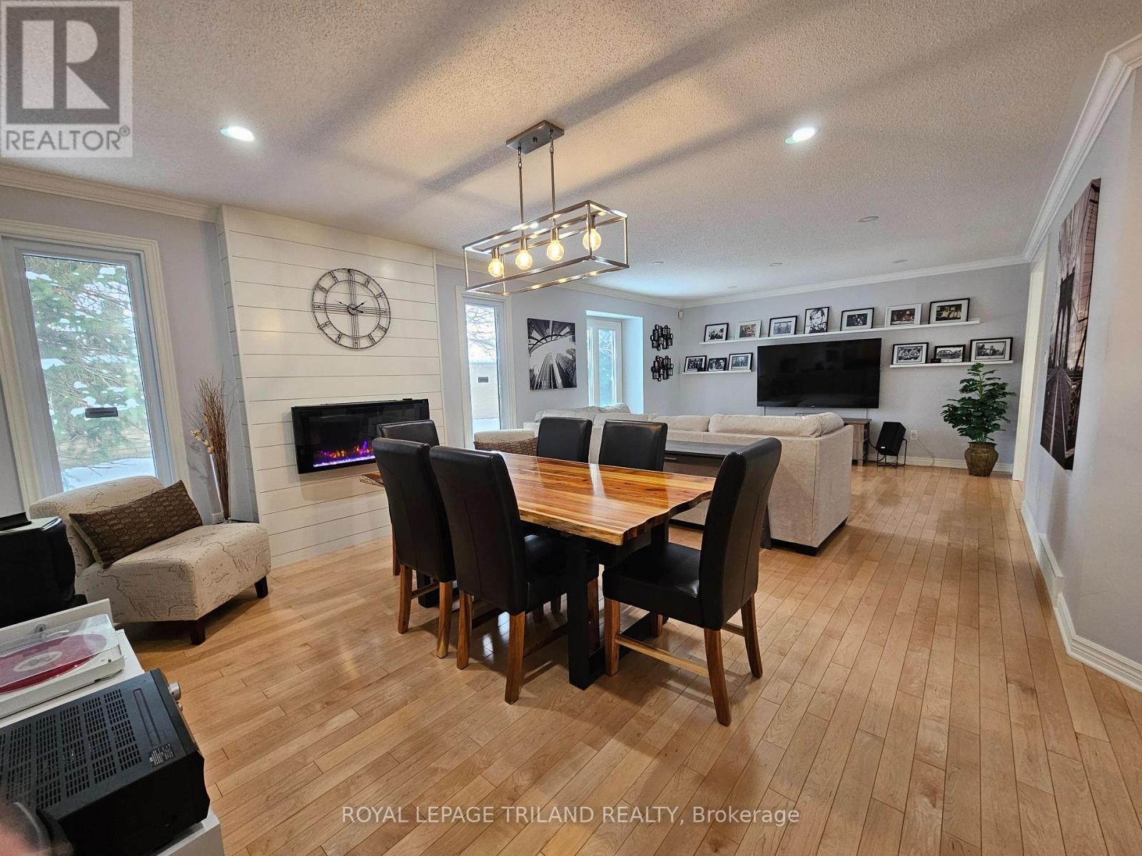 17 - 163 Pine Valley Drive, London South (South N), ON - Indoor Photo Showing Dining Room With Fireplace