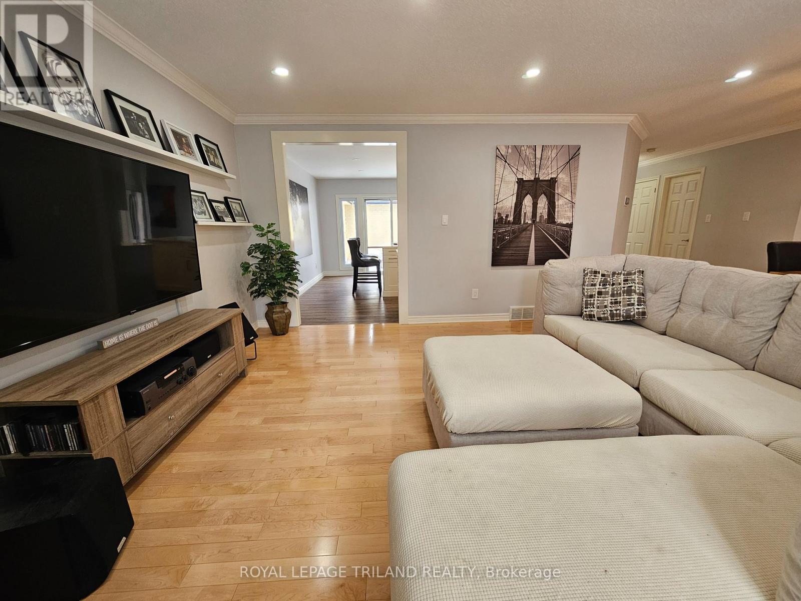 17 - 163 Pine Valley Drive, London South (South N), ON - Indoor Photo Showing Living Room