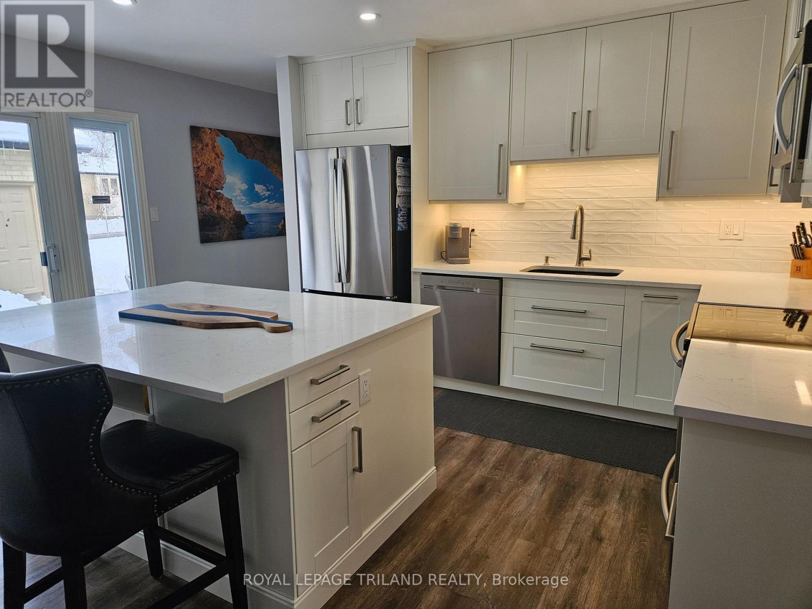 17 - 163 Pine Valley Drive, London South (South N), ON - Indoor Photo Showing Kitchen With Upgraded Kitchen