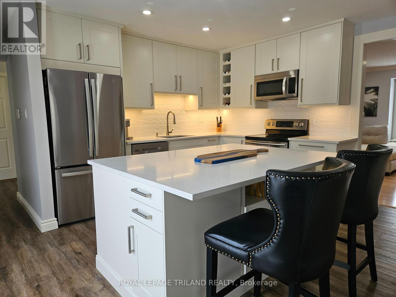 17 - 163 Pine Valley Drive, London South (South N), ON - Indoor Photo Showing Kitchen With Upgraded Kitchen
