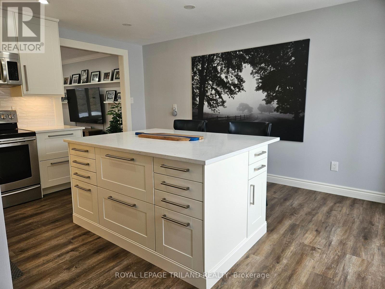 17 - 163 Pine Valley Drive, London South (South N), ON - Indoor Photo Showing Kitchen