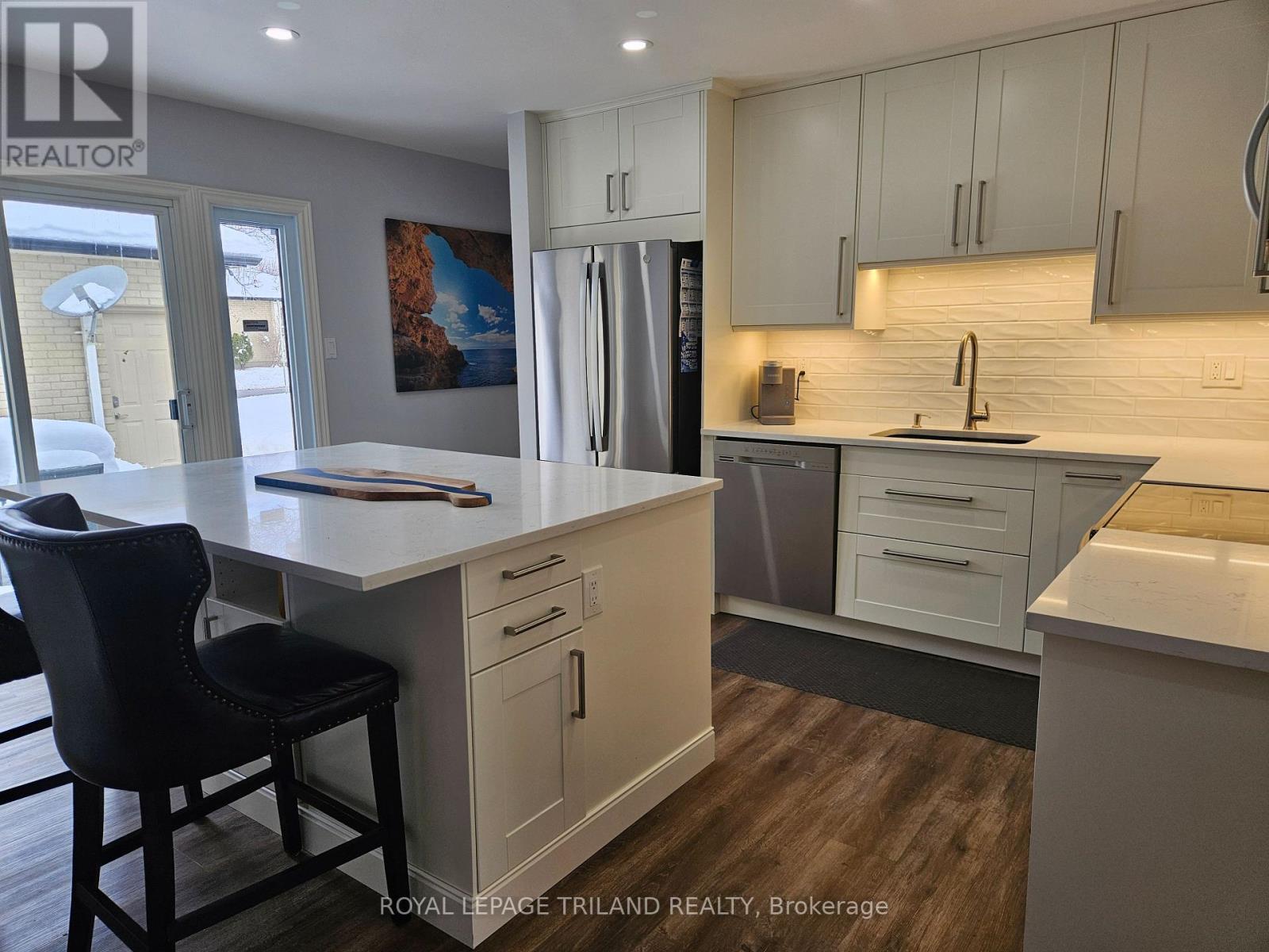17 - 163 Pine Valley Drive, London South (South N), ON - Indoor Photo Showing Kitchen With Upgraded Kitchen