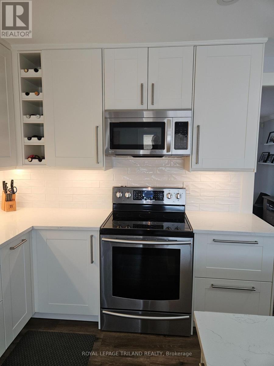 17 - 163 Pine Valley Drive, London South (South N), ON - Indoor Photo Showing Kitchen