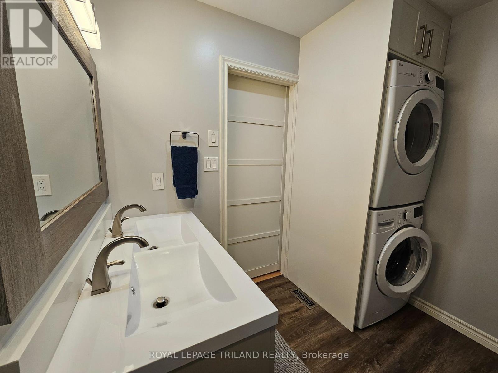 17 - 163 Pine Valley Drive, London South (South N), ON - Indoor Photo Showing Laundry Room