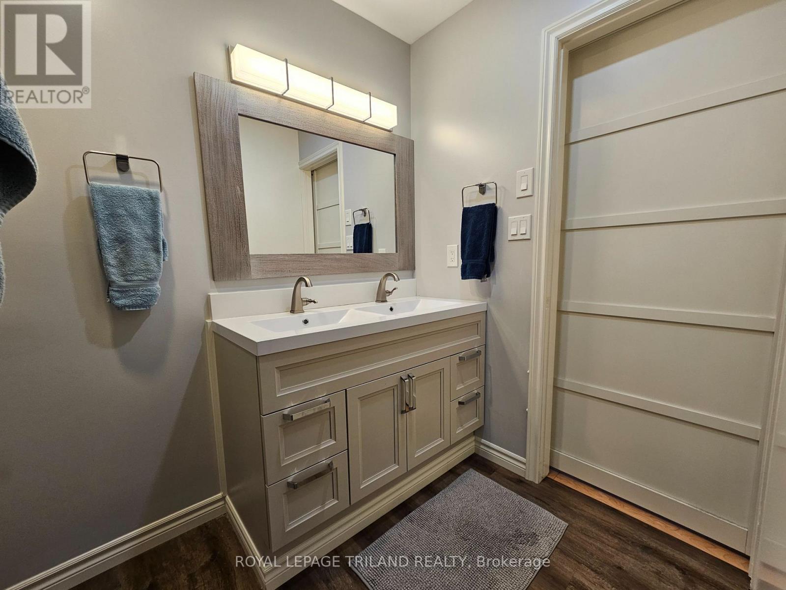 17 - 163 Pine Valley Drive, London South (South N), ON - Indoor Photo Showing Bathroom