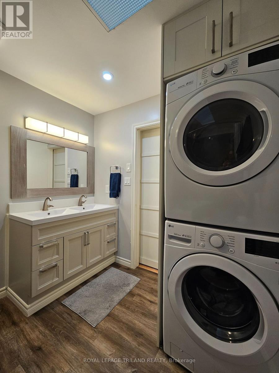 17 - 163 Pine Valley Drive, London South (South N), ON - Indoor Photo Showing Laundry Room