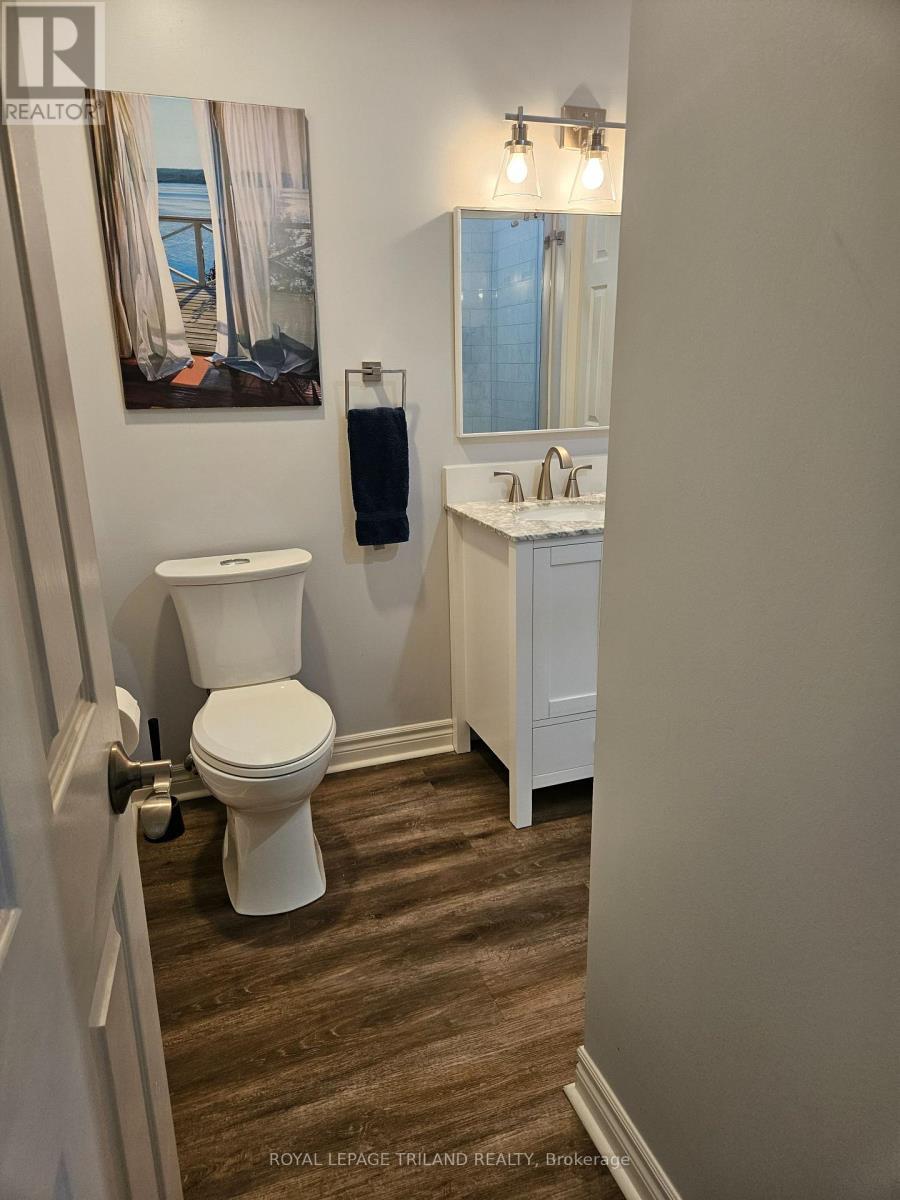 17 - 163 Pine Valley Drive, London South (South N), ON - Indoor Photo Showing Bathroom