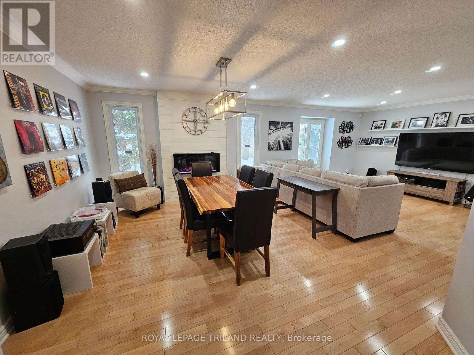 17 - 163 Pine Valley Drive, London South (South N), ON - Indoor With Fireplace