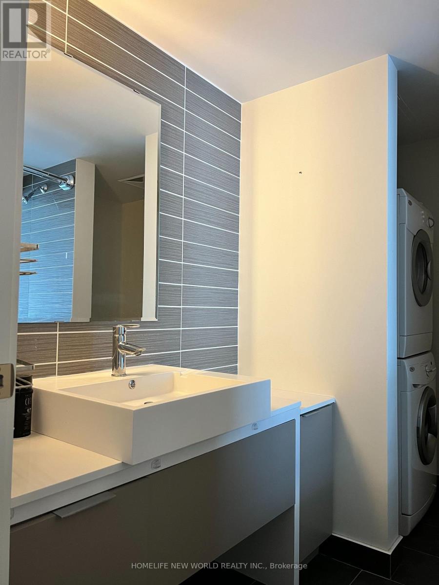 618 - 5 Hanna Avenue, Toronto, ON - Indoor Photo Showing Laundry Room