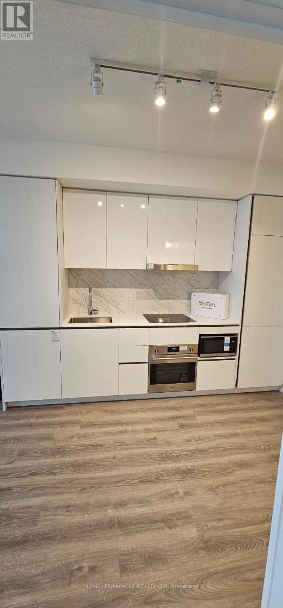 3308 - 8 Interchange Way, Vaughan, ON - Indoor Photo Showing Kitchen