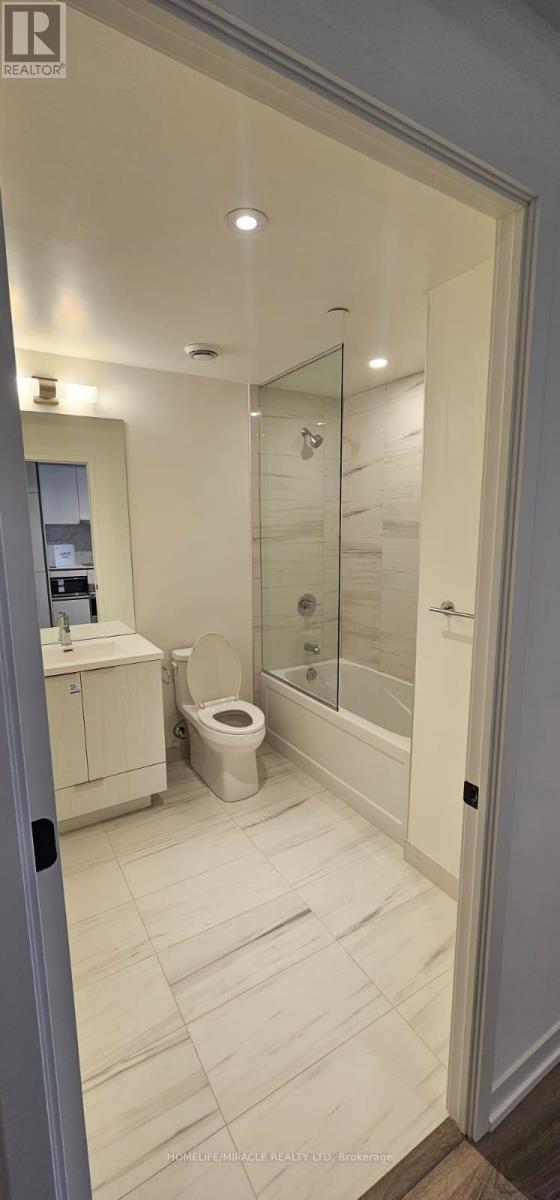 3308 - 8 Interchange Way, Vaughan, ON - Indoor Photo Showing Bathroom