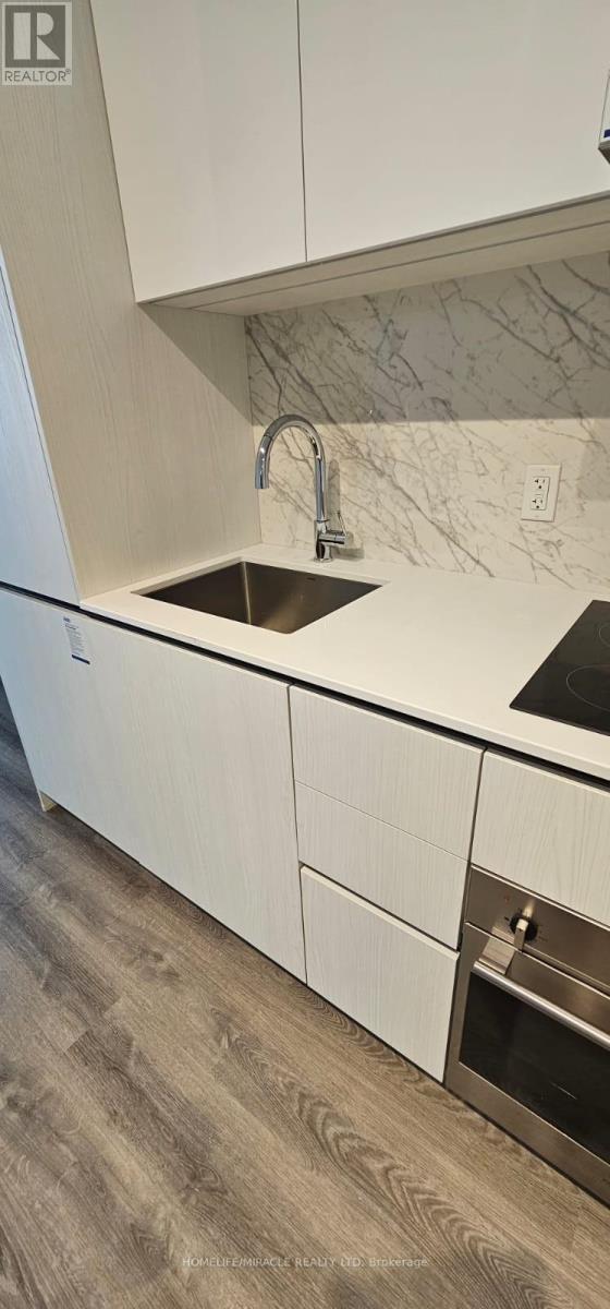 3308 - 8 Interchange Way, Vaughan, ON - Indoor Photo Showing Kitchen