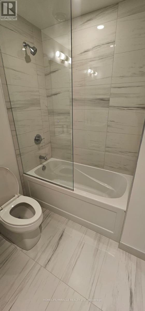 3308 - 8 Interchange Way, Vaughan, ON - Indoor Photo Showing Bathroom