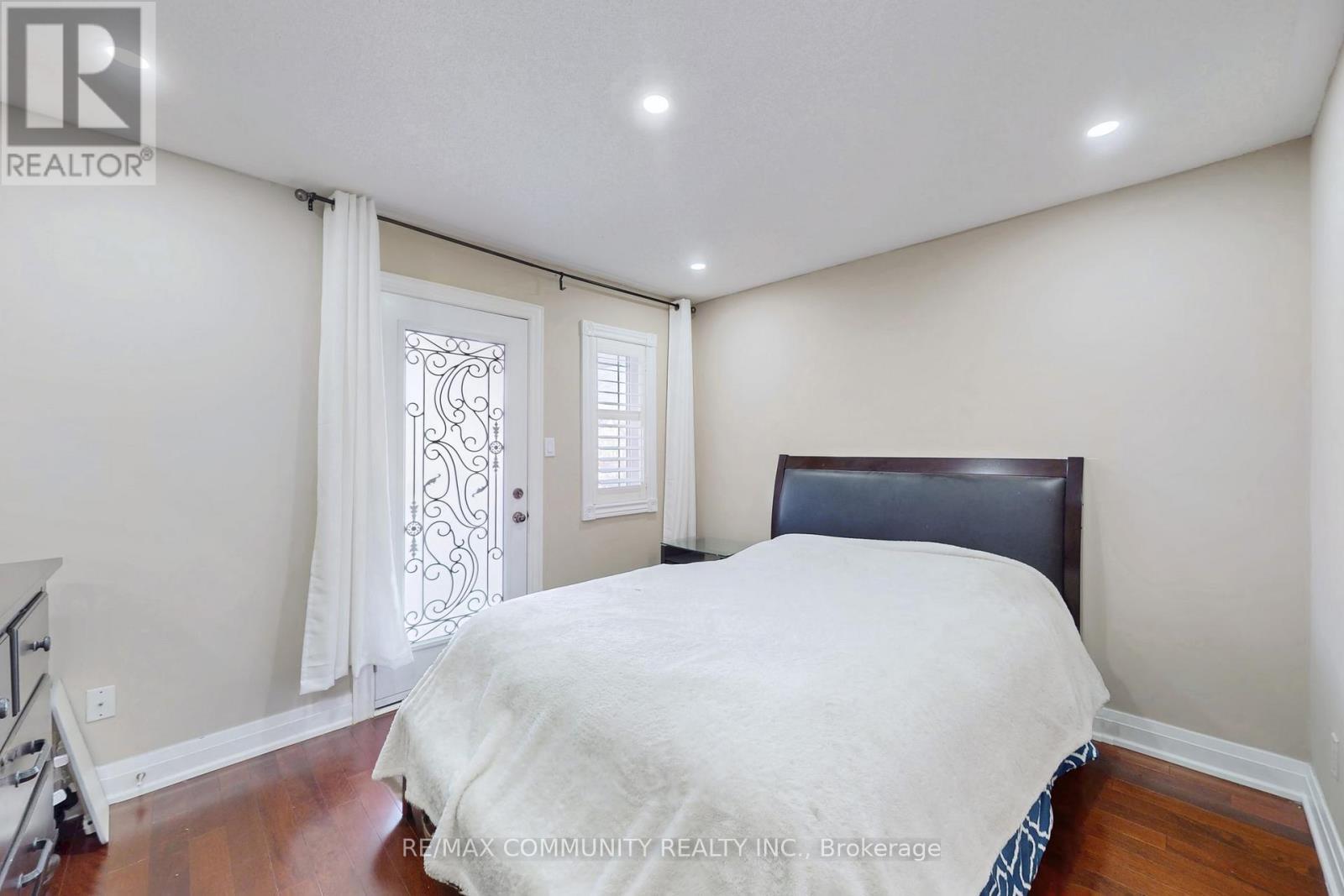 10 Oxfordshire Street, Markham, ON - Indoor Photo Showing Bedroom