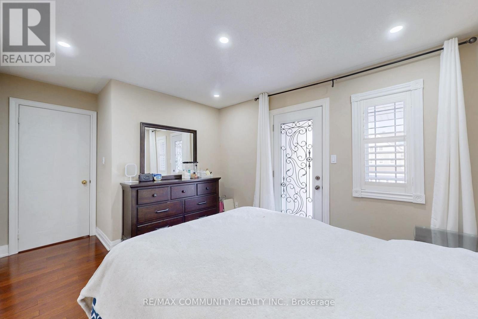 10 Oxfordshire Street, Markham, ON - Indoor Photo Showing Bedroom