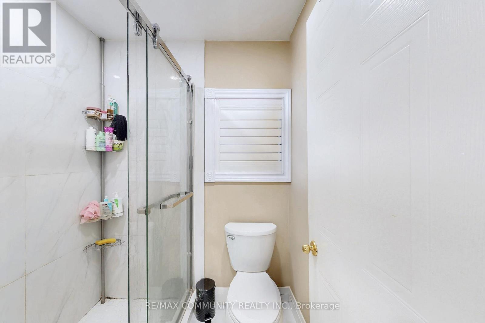 10 Oxfordshire Street, Markham, ON - Indoor Photo Showing Bathroom