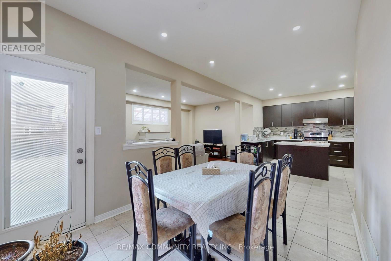 10 Oxfordshire Street, Markham, ON - Indoor Photo Showing Dining Room