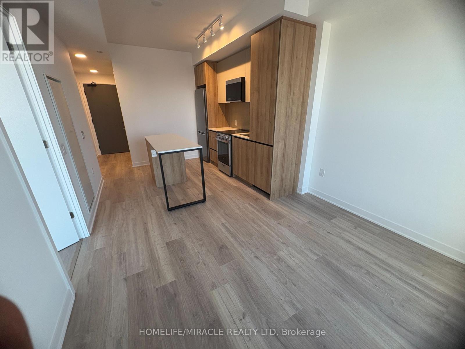 827 - 20 All Nations Drive, Brampton, ON - Indoor