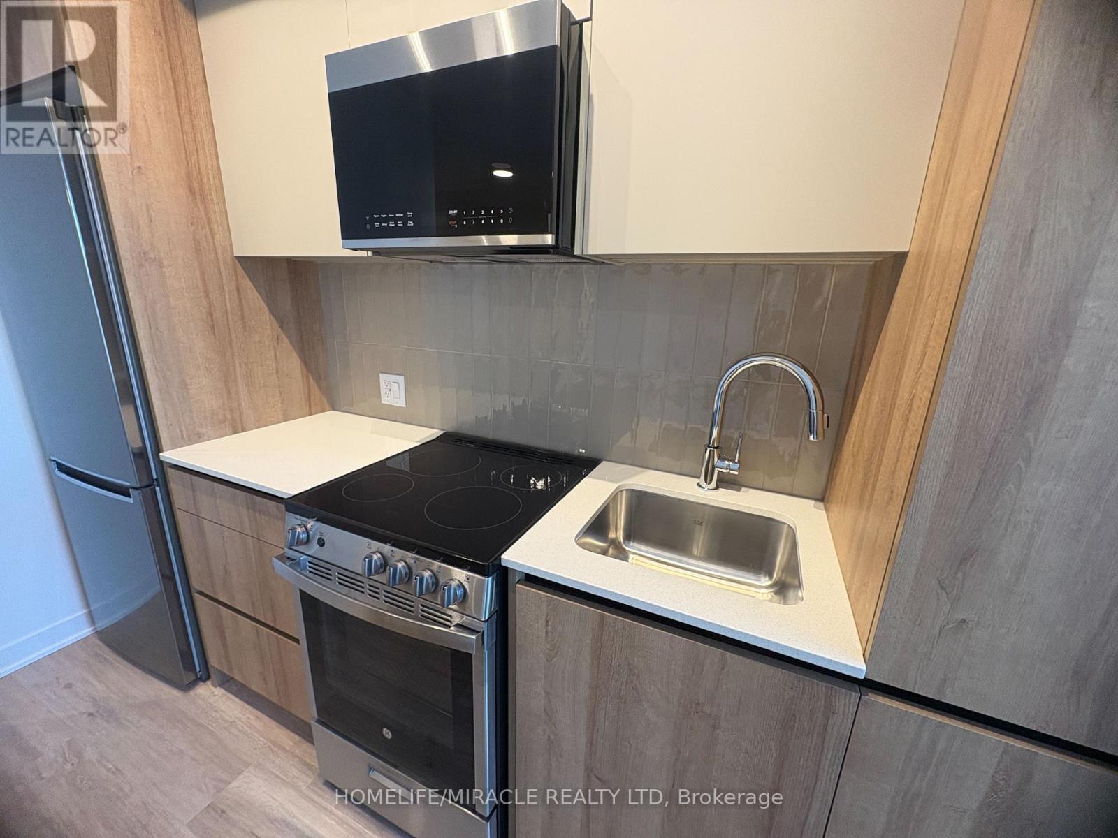 827 - 20 All Nations Drive, Brampton, ON - Indoor Photo Showing Kitchen