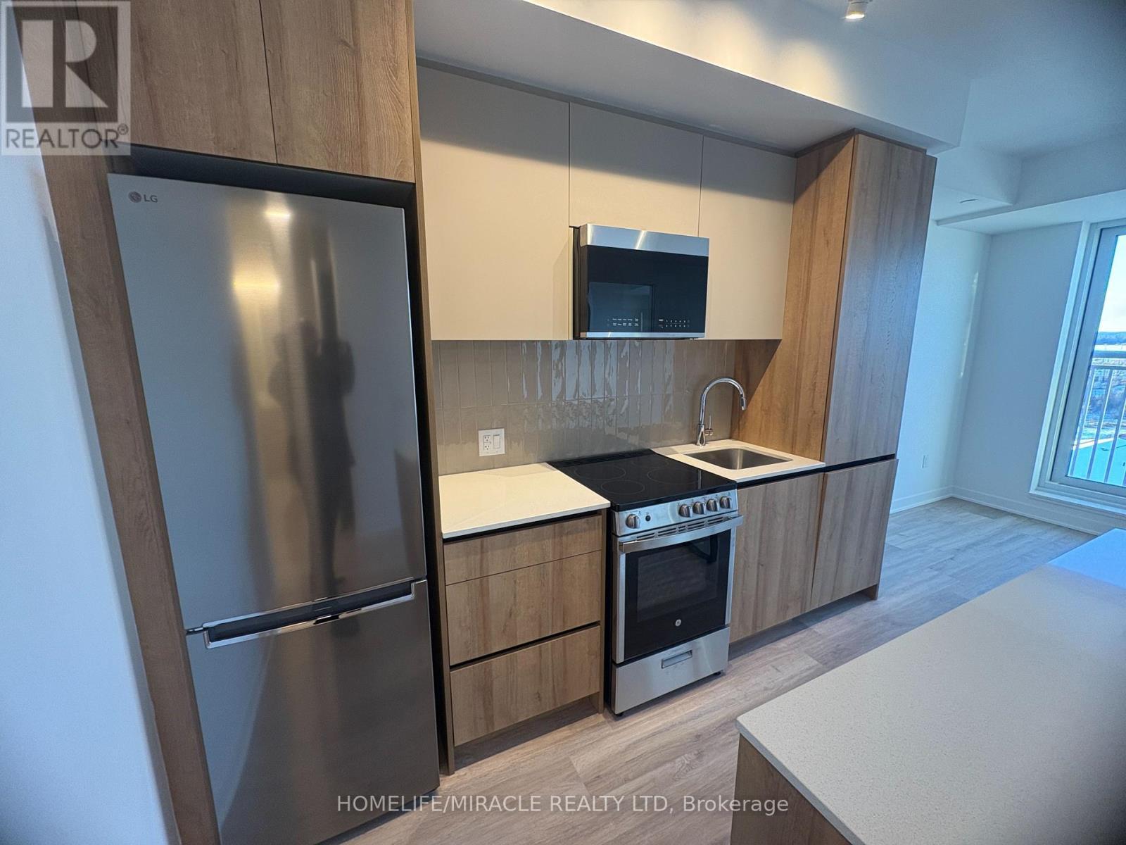 827 - 20 All Nations Drive, Brampton, ON - Indoor Photo Showing Kitchen