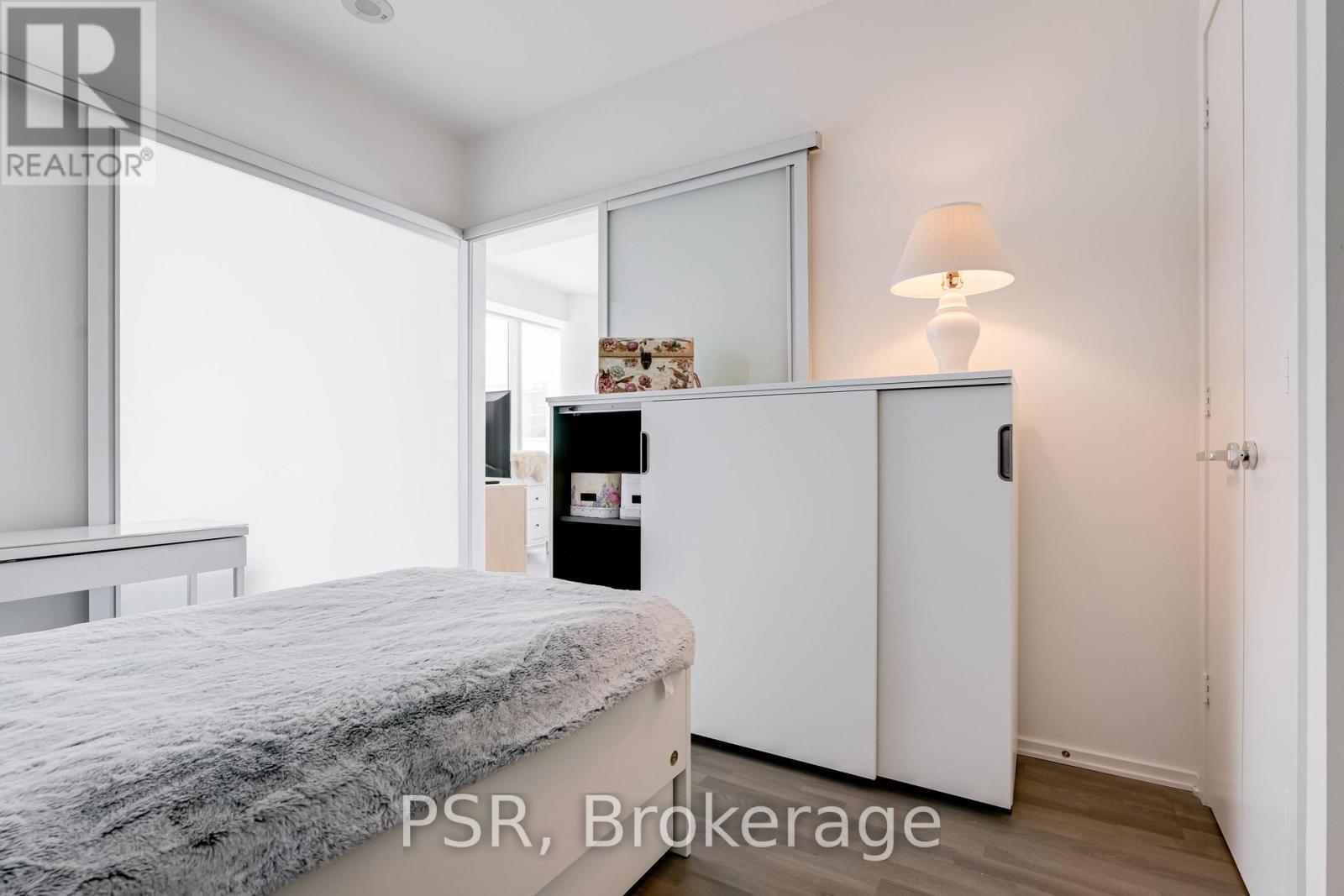 410 - 1 Bloor Street E, Toronto, ON - Indoor Photo Showing Bedroom