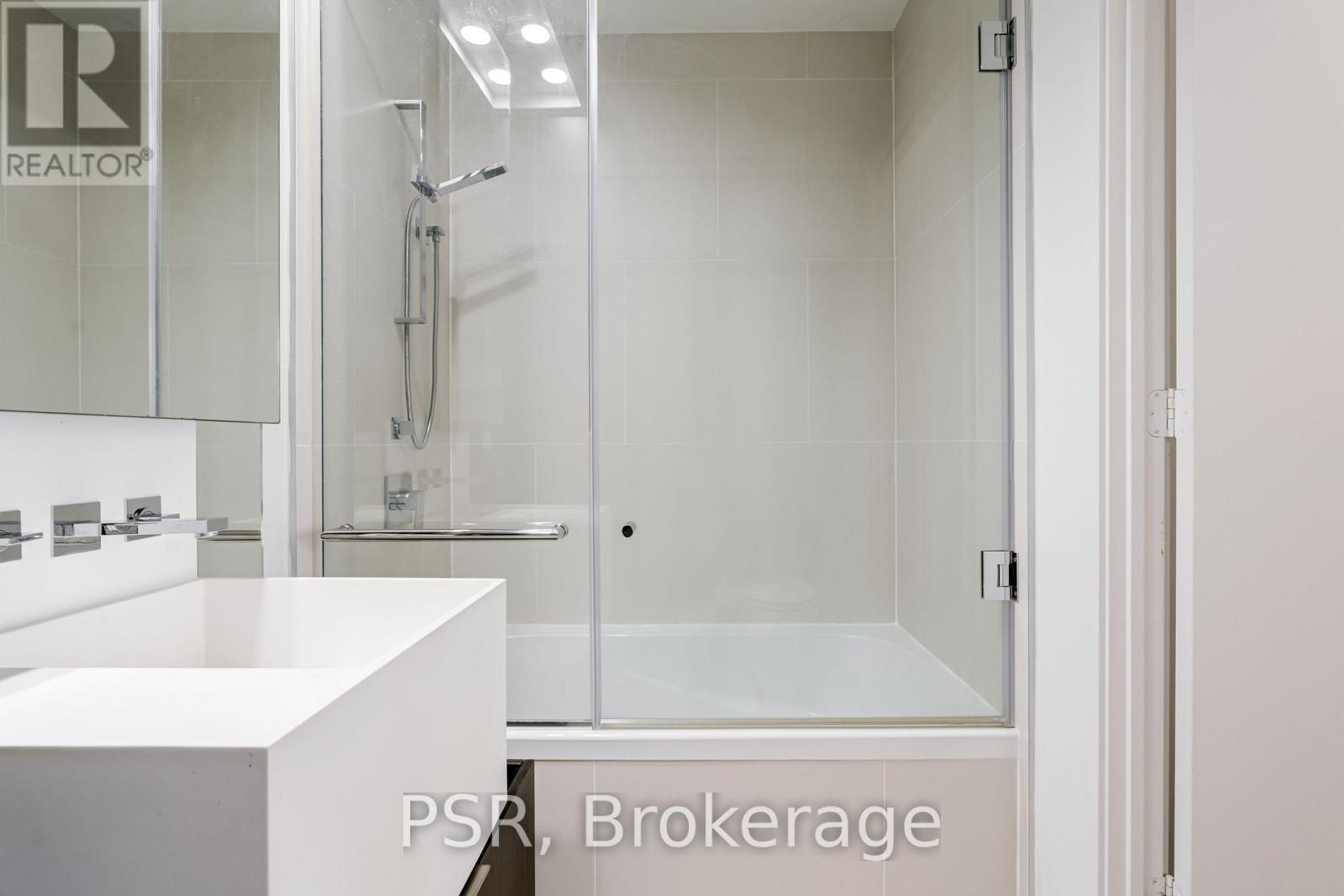 410 - 1 Bloor Street E, Toronto, ON - Indoor Photo Showing Bathroom