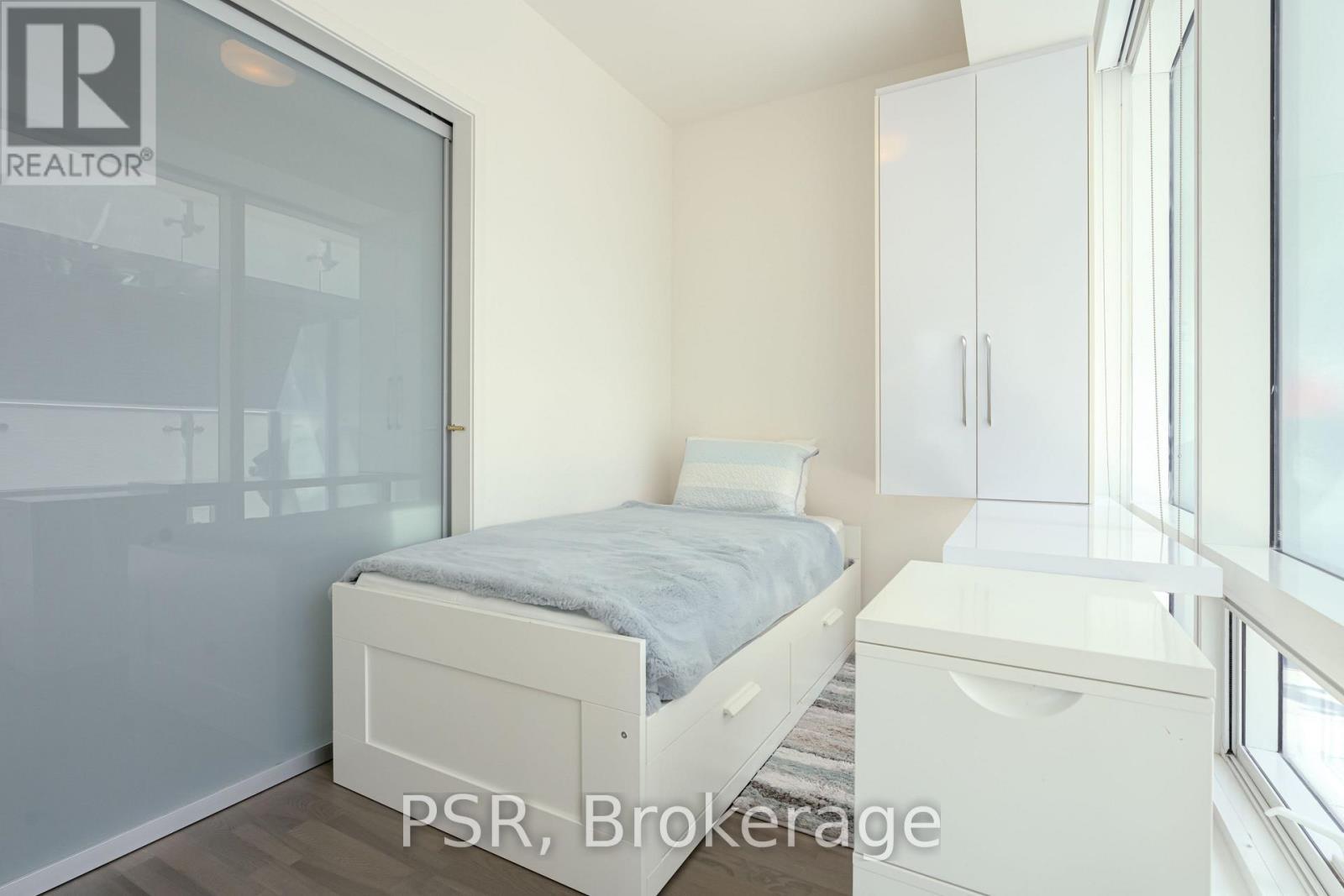 410 - 1 Bloor Street E, Toronto, ON - Indoor