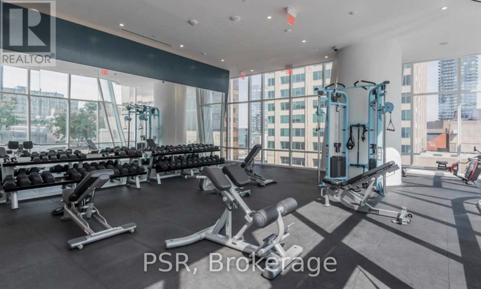 410 - 1 Bloor Street E, Toronto, ON - Indoor Photo Showing Gym Room