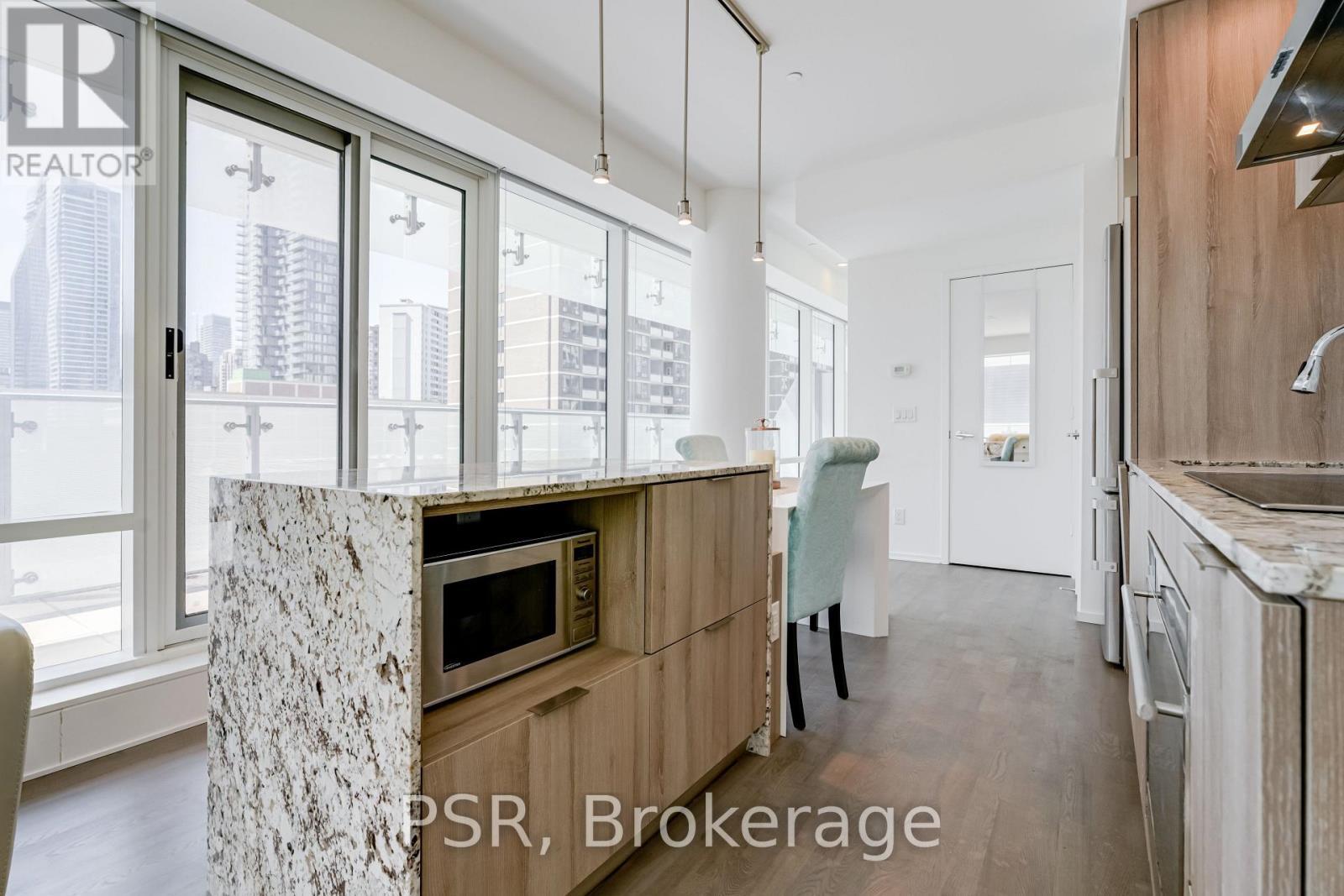410 - 1 Bloor Street E, Toronto, ON - Indoor Photo Showing Kitchen