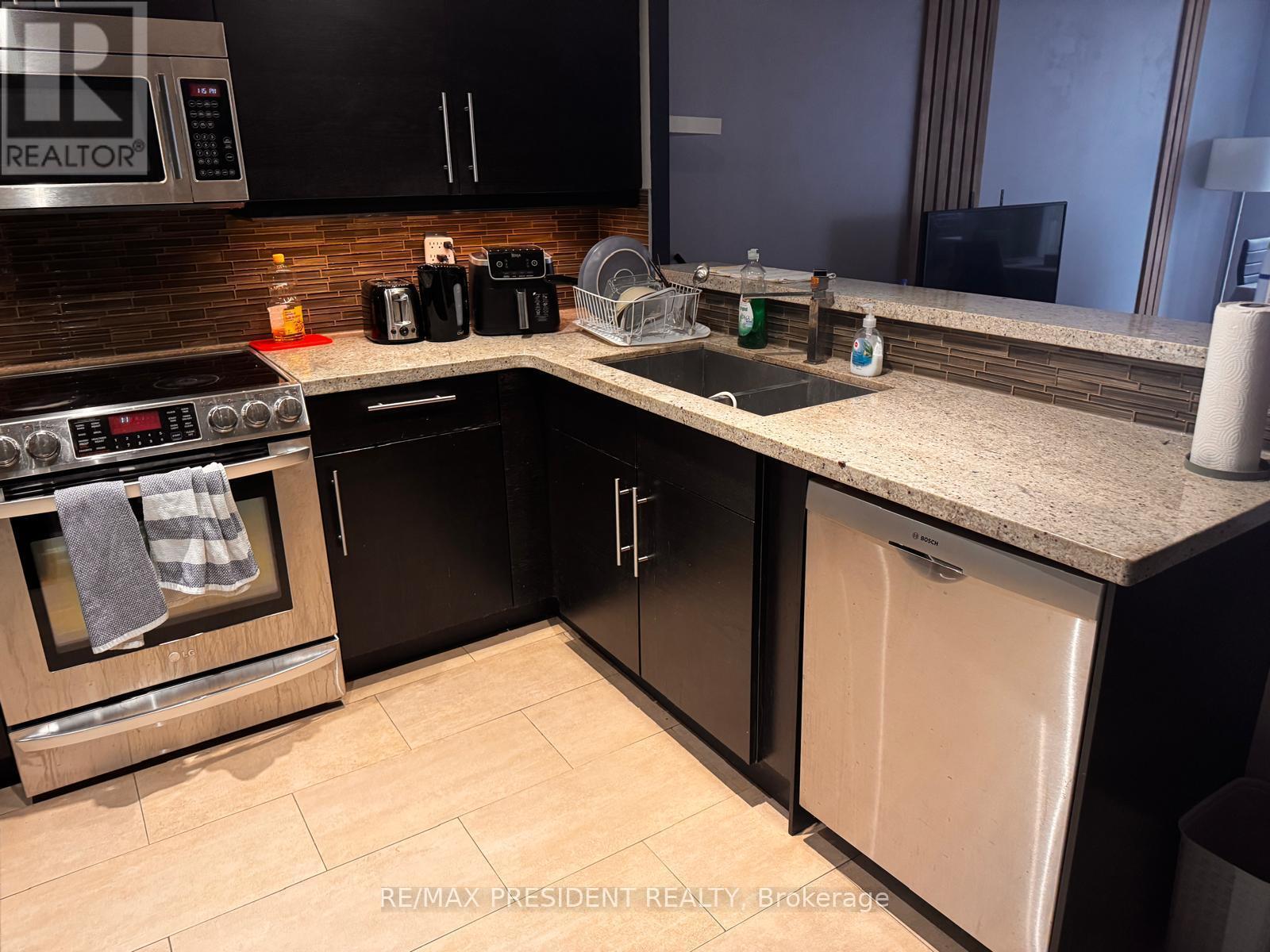 216 - 60 Homewood Avenue, Toronto, ON - Indoor Photo Showing Kitchen With Double Sink