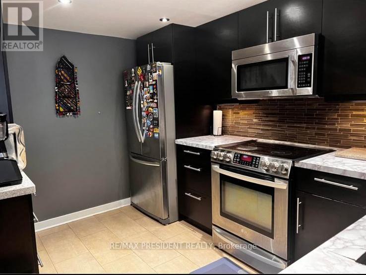 216 - 60 Homewood Avenue, Toronto, ON - Indoor Photo Showing Kitchen With Upgraded Kitchen