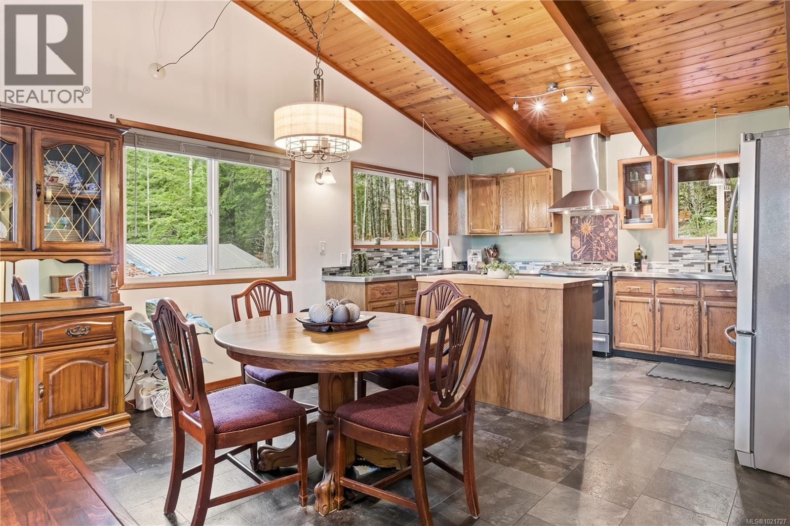 9644 Lakeshore Rd, Port Alberni, BC - Indoor Photo Showing Dining Room