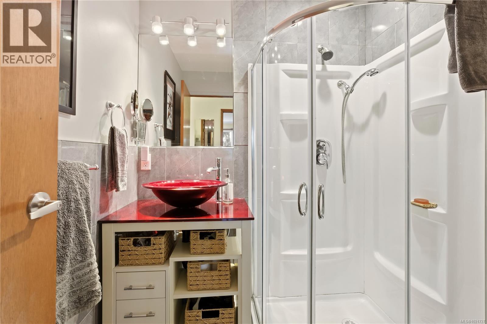 9644 Lakeshore Rd, Port Alberni, BC - Indoor Photo Showing Bathroom