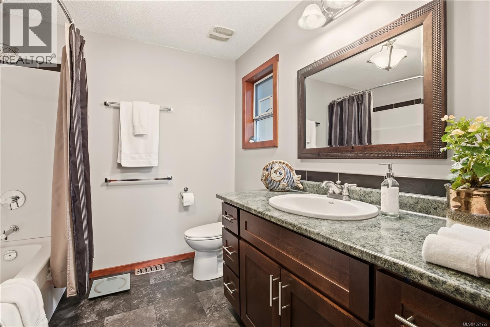 9644 Lakeshore Rd, Port Alberni, BC - Indoor Photo Showing Bathroom