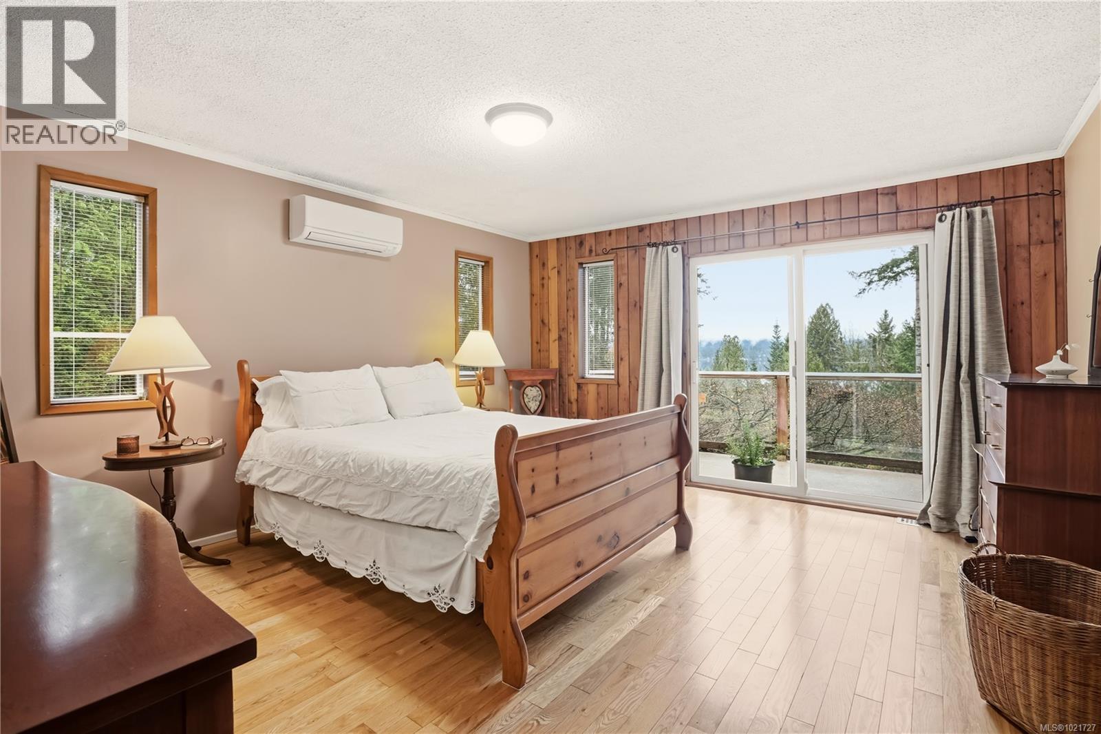 9644 Lakeshore Rd, Port Alberni, BC - Indoor Photo Showing Bedroom