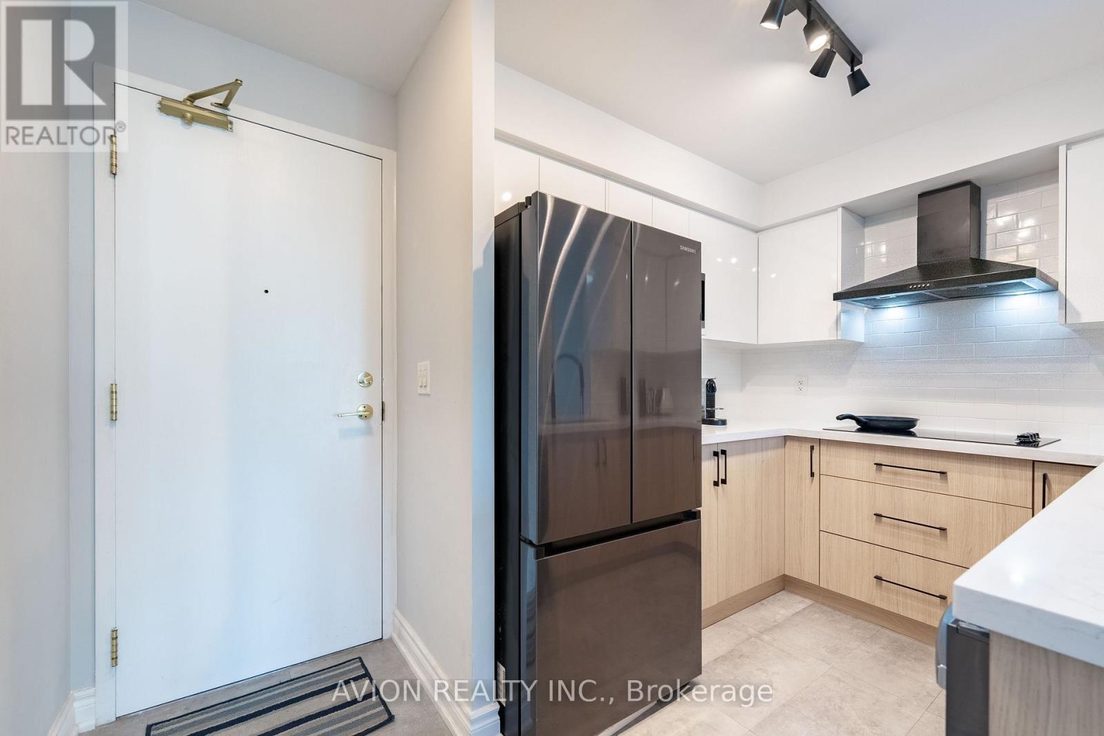 802 - 5500 Yonge Street W, Toronto, ON - Indoor Photo Showing Kitchen