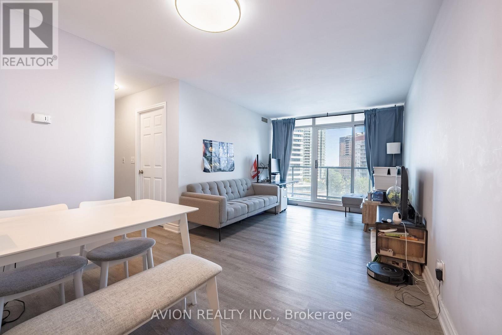 802 - 5500 Yonge Street W, Toronto, ON - Indoor