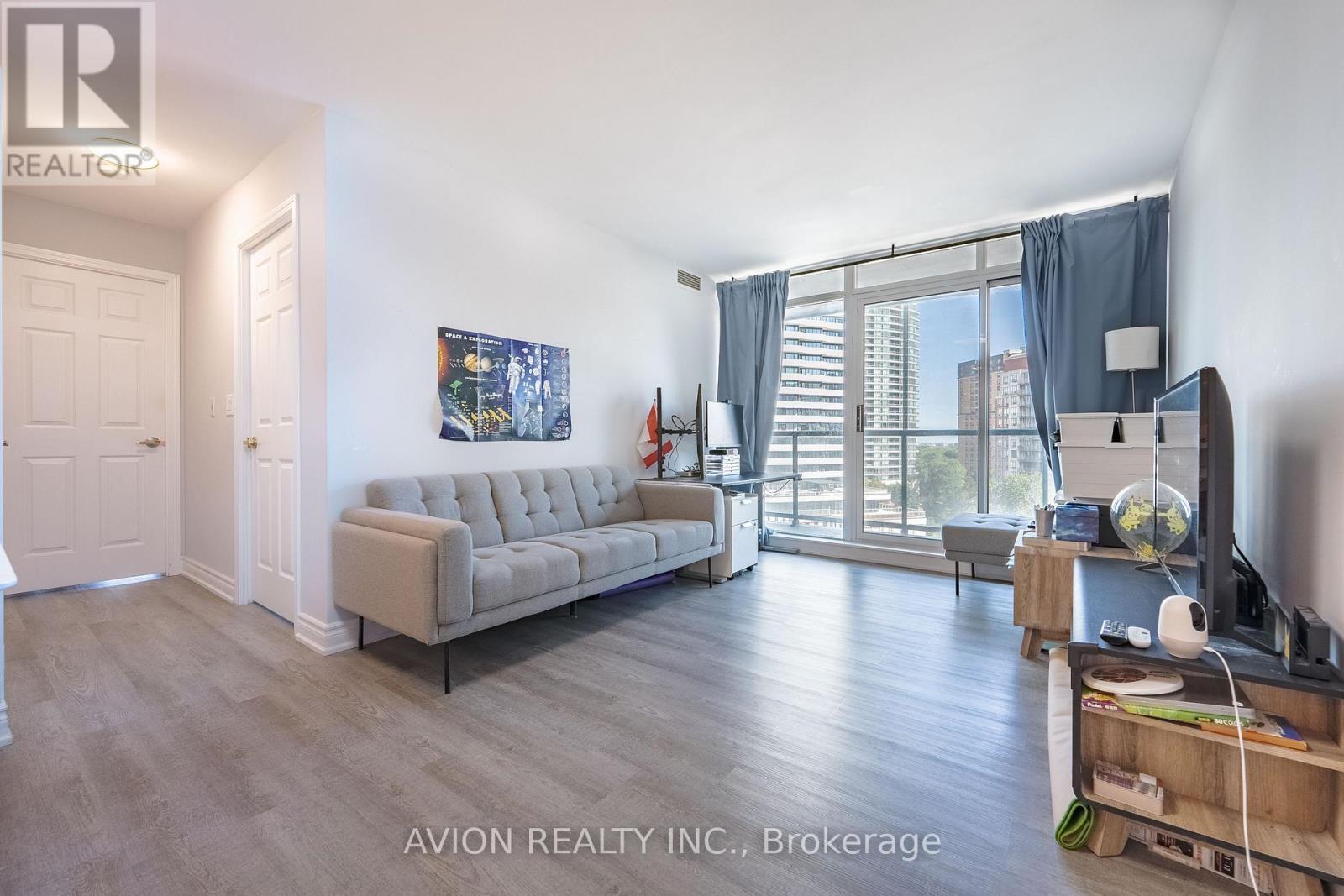 802 - 5500 Yonge Street W, Toronto, ON - Indoor